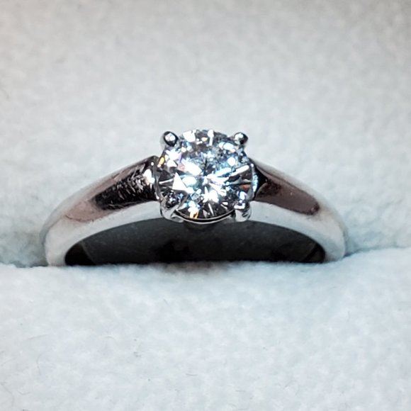 PLATINUM DIAMOND RING - Picture 5 of 6